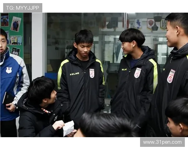 成都足球队团队协作的成功秘诀与未来发展展望分析